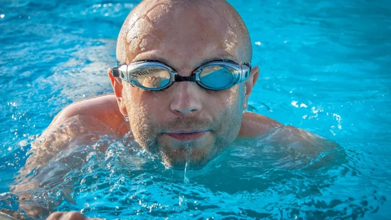 Nowoczesne dachy z pleksi idealne do basenu, tarasu i spa